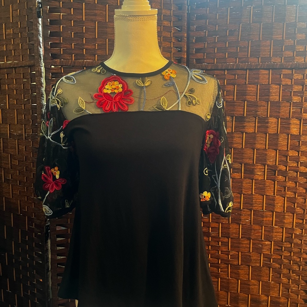 Chic Black Floral Embroidered Blouse